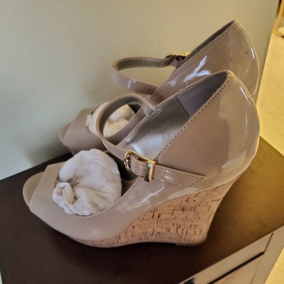 GUESS by Christin Natural Peep Toe Patent Leather Wedges- 8M - Picture 2 of 10